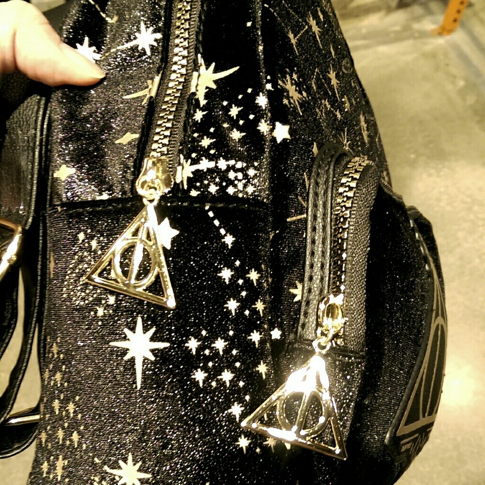 Harry Potter Velvet Deathly Hallows Backbag - Picture 3 of 8